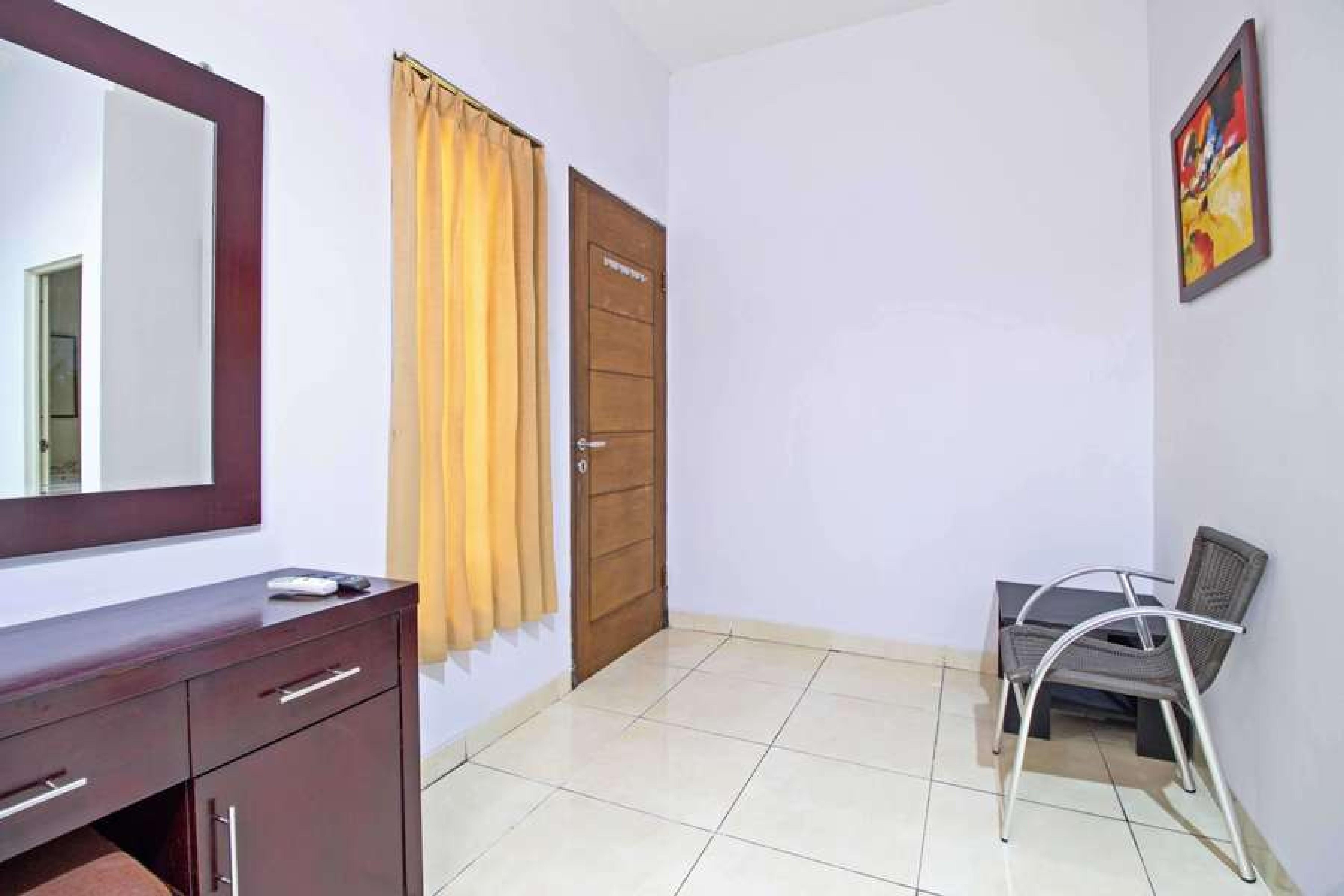 Reddoorz @ Pangeran Antasari 2 Hotel Cilandak  Exterior photo