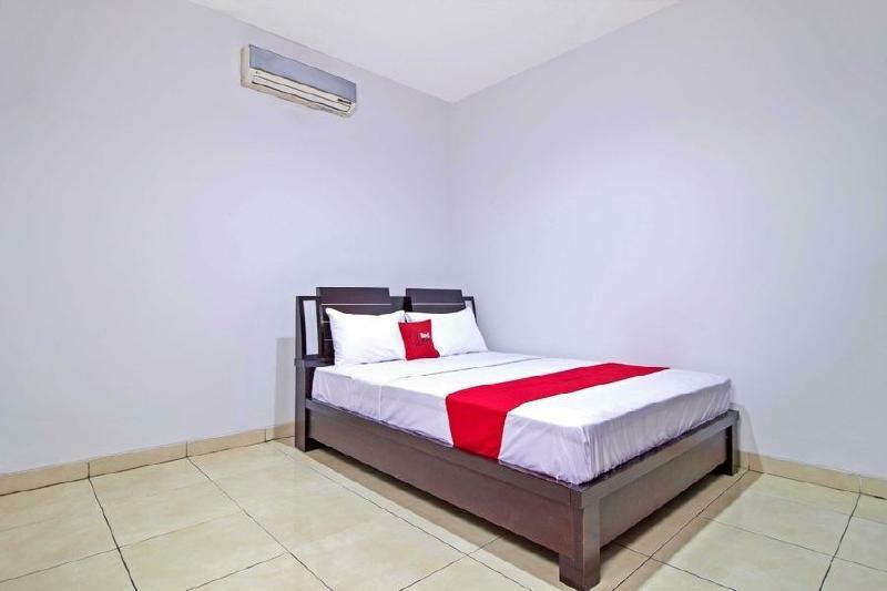 Reddoorz @ Pangeran Antasari 2 Hotel Cilandak  Exterior photo